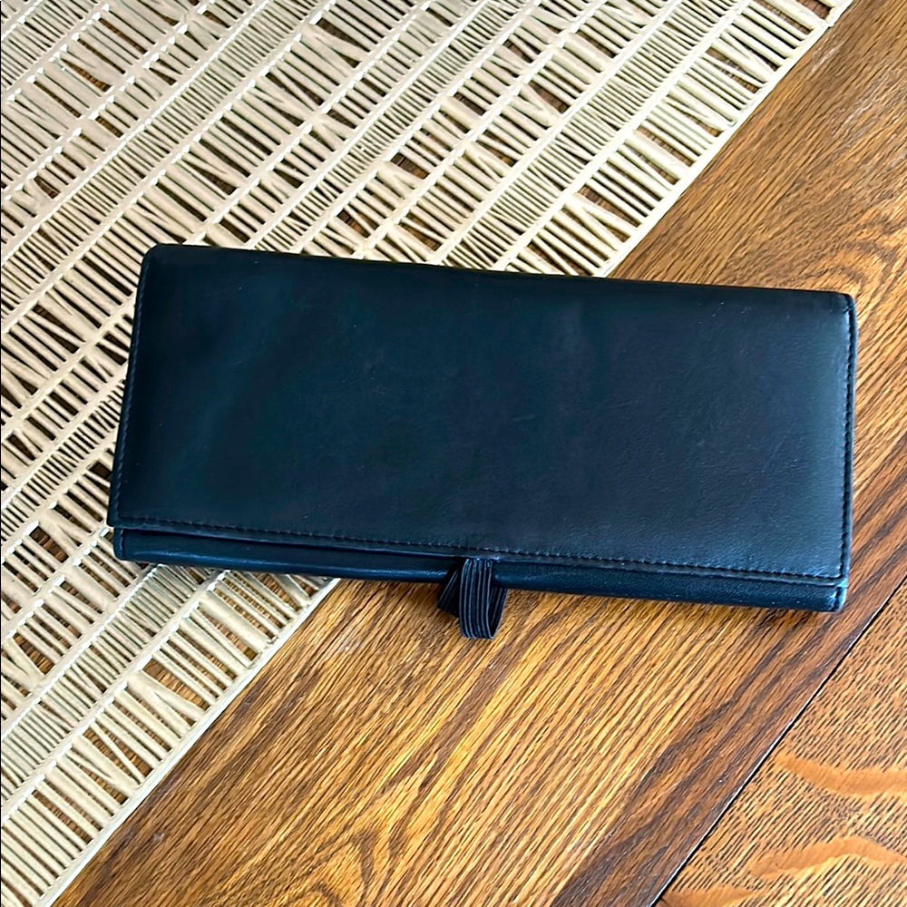 Hobo International Tri-fold Travel Leather Wallet Black